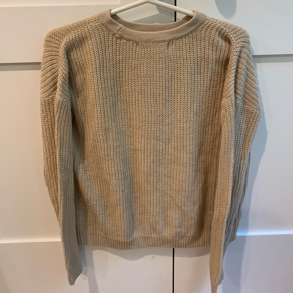 Two sweaters - Picture 5 of 6